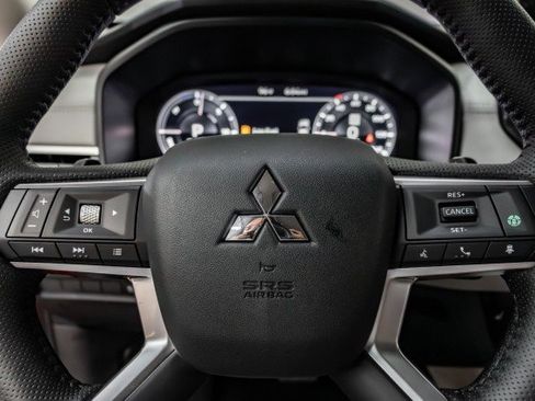 New 2025 Mitsubishi Outlander SEL image 8