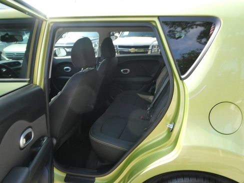Used 2016 Kia Soul + FWD image 26