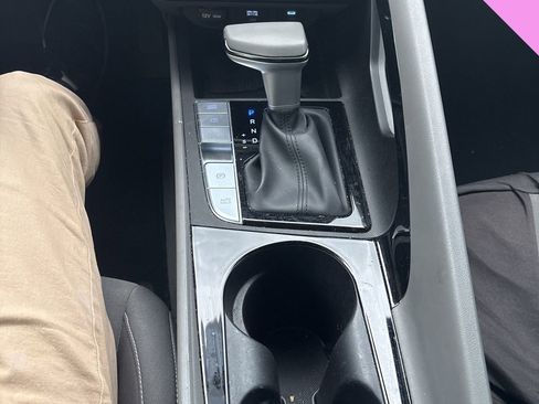 Used 2024 Hyundai Elantra SEL w/ Convenience Package image 16