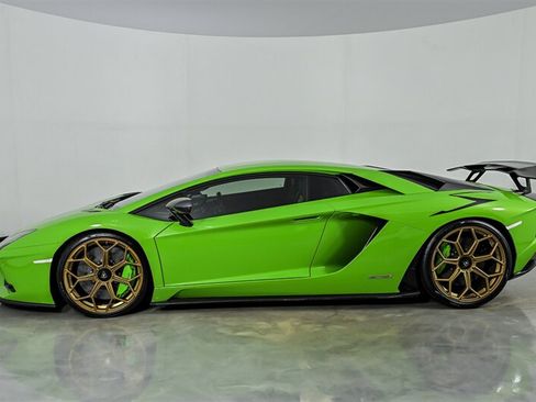 Used 2018 Lamborghini Aventador S AWD/4WD image 8