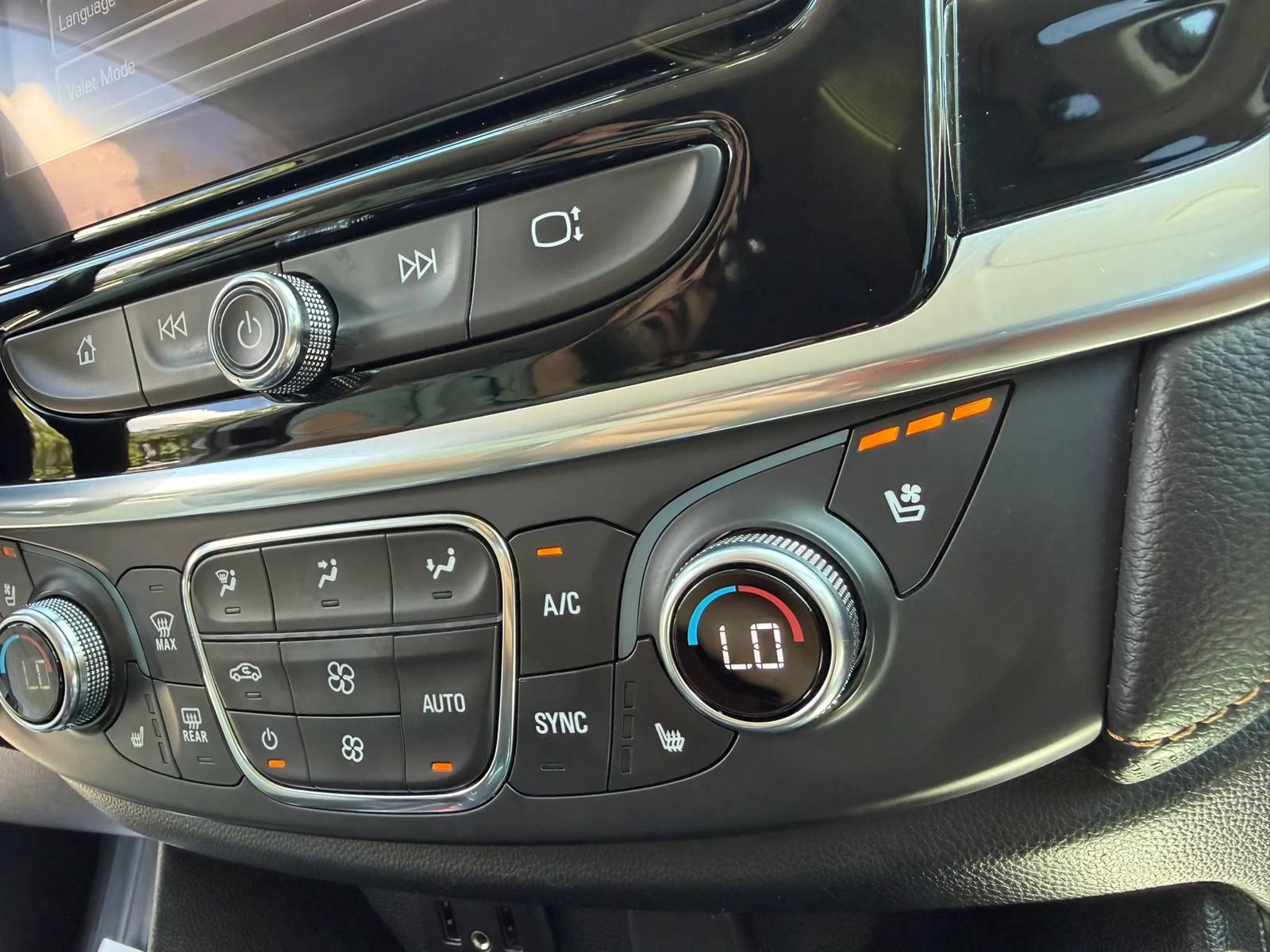 Used 2019 Chevrolet Traverse Premier AWD/4WD image 20