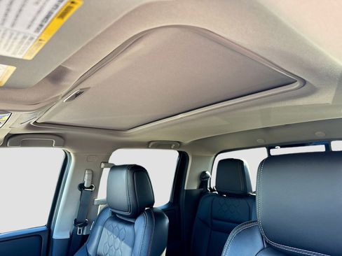 Used 2024 Nissan Frontier SL w/ Technology Package RWD image 9