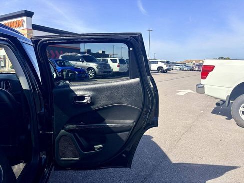 Used 2019 Jeep Compass Latitude w/ Popular Equipment Group AWD/4WD image 35