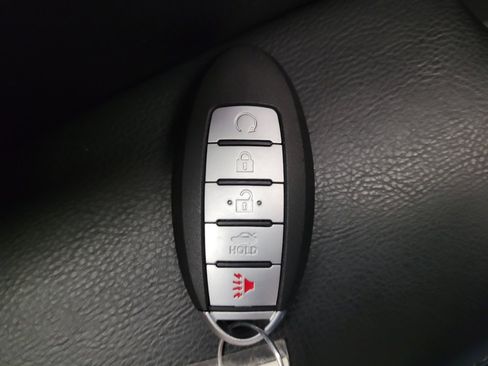 Used 2020 Nissan Pathfinder SL FWD image 32
