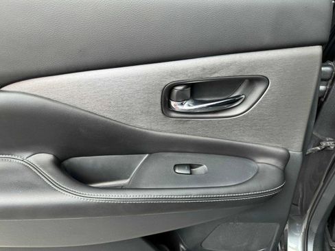 Used 2020 Nissan Murano SV image 32