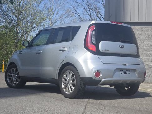 Used 2017 Kia Soul + FWD image 9