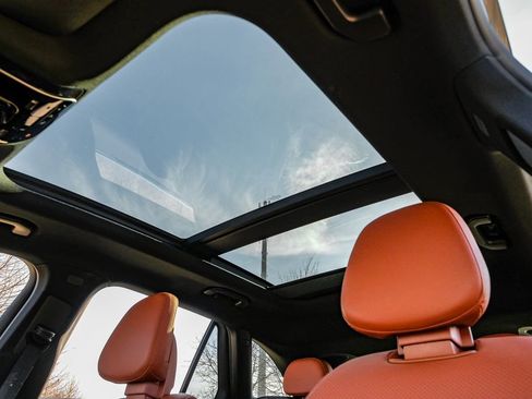 Used 2023 Mercedes-Benz GLC 300 4MATIC image 7