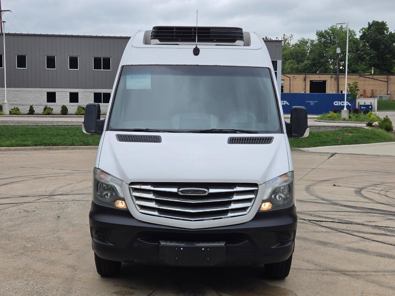 Used 2018 Freightliner Sprinter 3500 RWD image 8