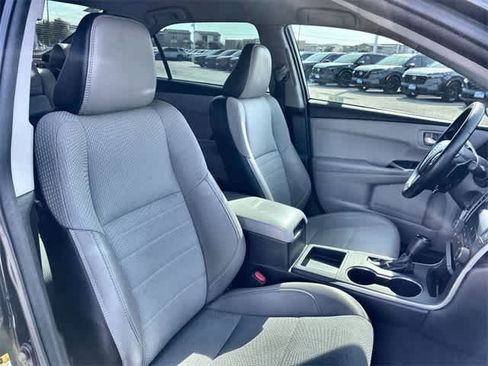 Used 2016 Toyota Camry SE image 22