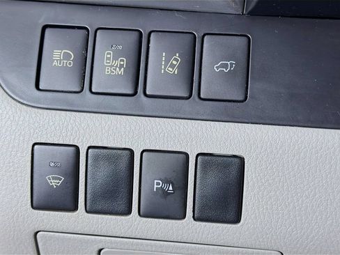 Used 2015 Toyota Highlander Limited w/ Driver Technology Package FWD image 15