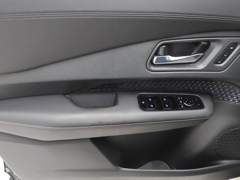 Used 2024 Nissan Ariya AWD image 16