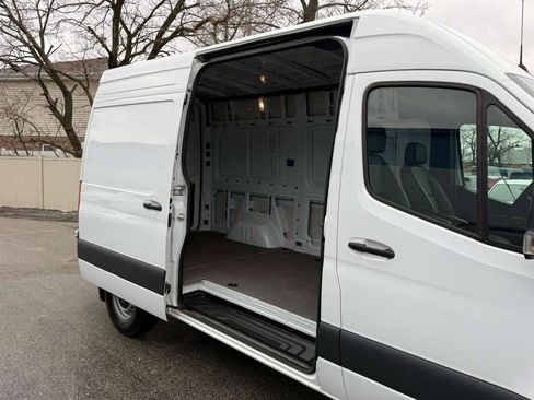 Used 2025 Mercedes-Benz Sprinter 2500 image 39