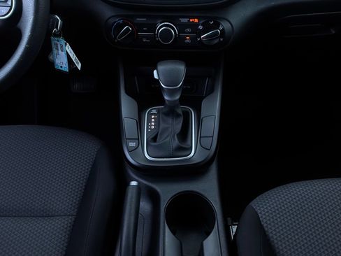 Used 2025 Kia Soul LX w/ LX Technology Package FWD image 14