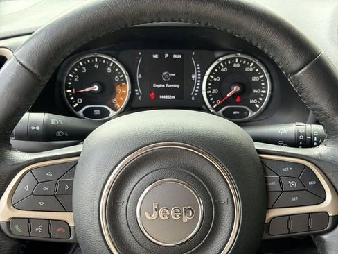 Used 2017 Jeep Renegade Latitude w/ Cold Weather Group AWD/4WD image 26
