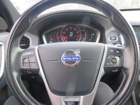 Used 2015 Volvo XC60 T6 R-Design image 19