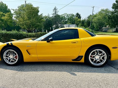 Used 2004 Chevrolet Corvette Z06 w/ Memory Package RWD image 8