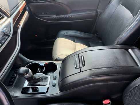 Used 2015 Toyota Highlander Limited AWD/4WD image 13