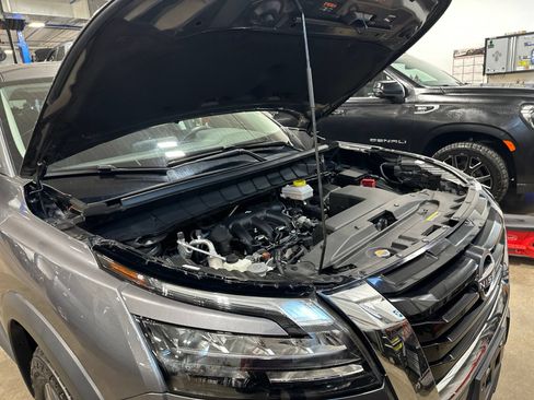 Used 2024 Nissan Pathfinder SV AWD/4WD image 39