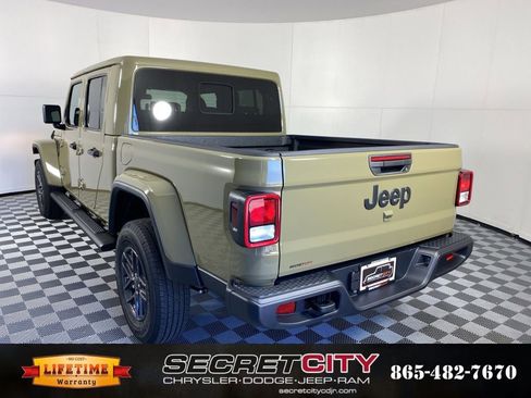 New 2025 Jeep Gladiator Sport image 5