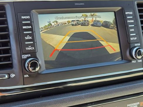 Used 2017 Kia Sedona EX image 23