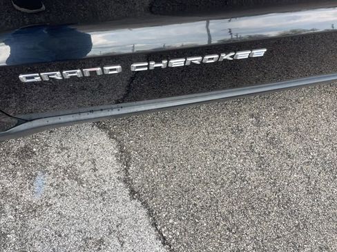 Used 2015 Jeep Grand Cherokee Limited w/ Luxury Group II image 5