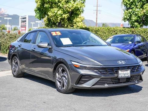 Certified 2025 Hyundai Elantra SEL FWD image 3
