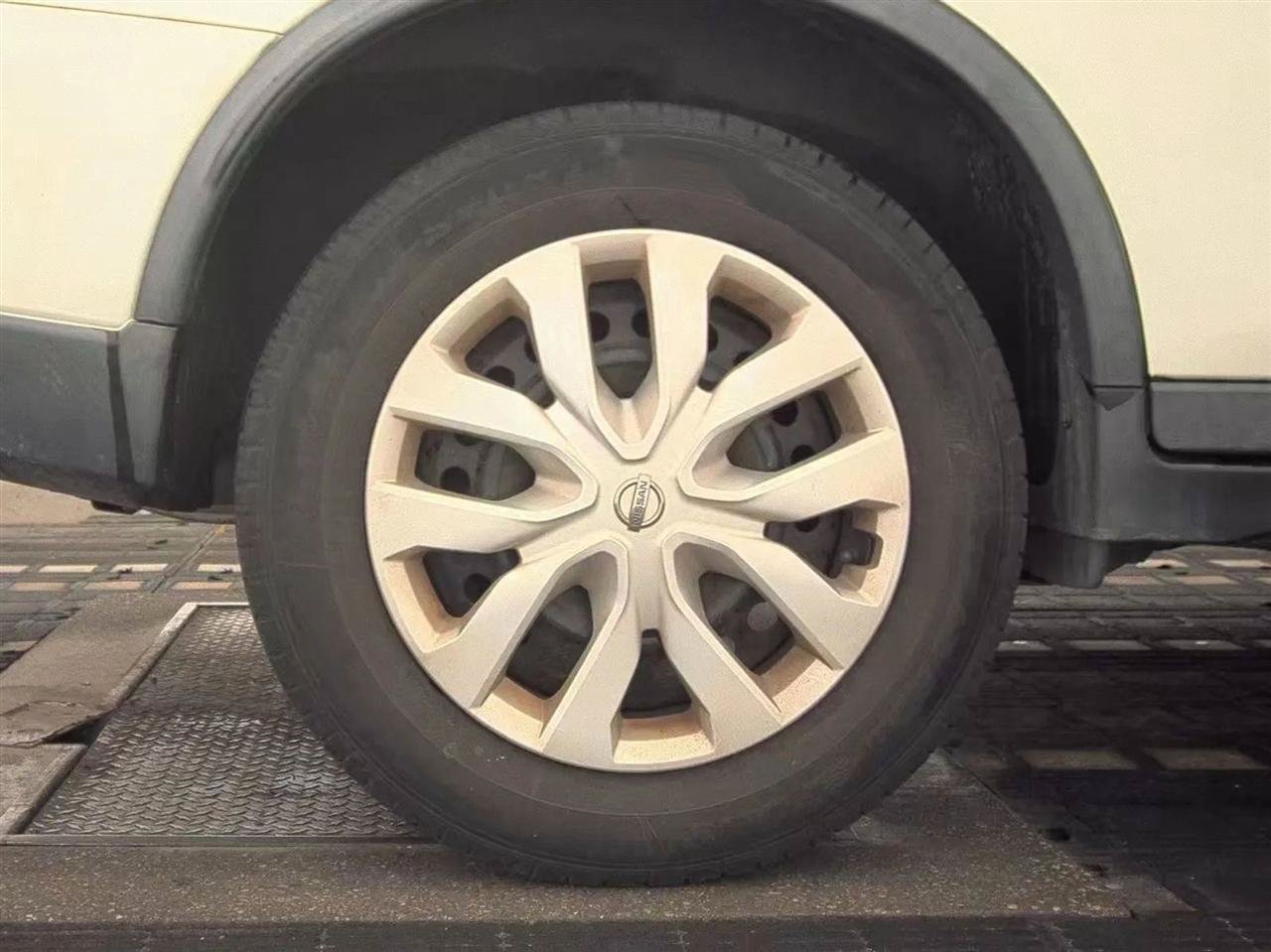 Used 2020 Nissan Rogue S AWD/4WD image 11