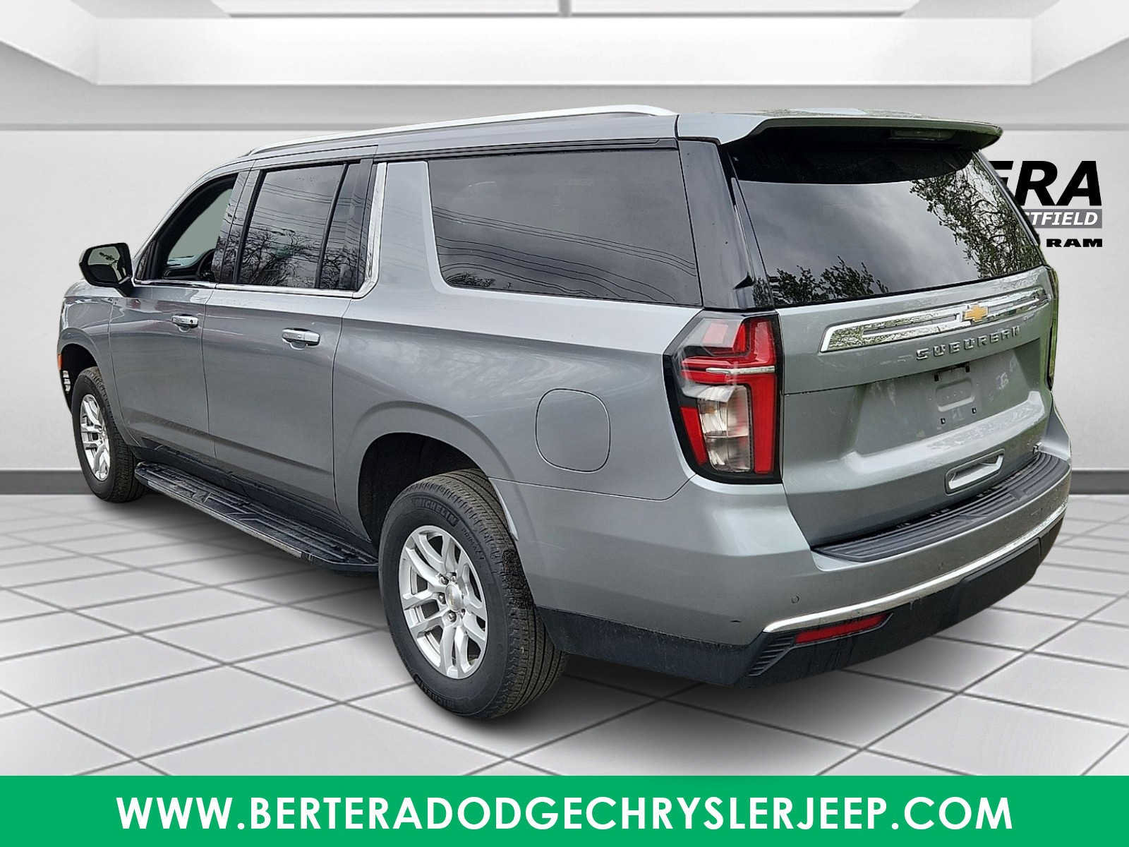 Used 2024 Chevrolet Suburban LT AWD/4WD image 4