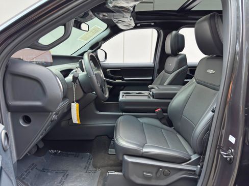Used 2026 Ford Expedition Platinum w/ Stealth Appearance Package AWD/4WD image 17