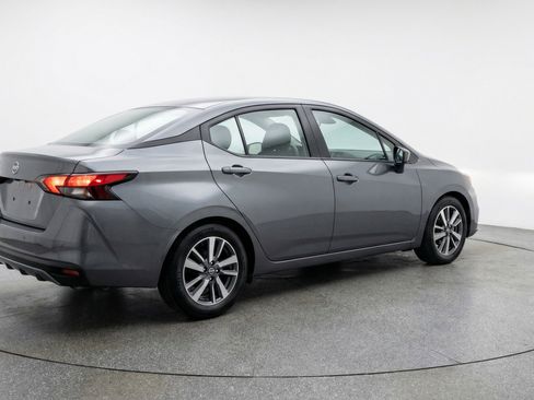 Used 2025 Nissan Versa SV image 9