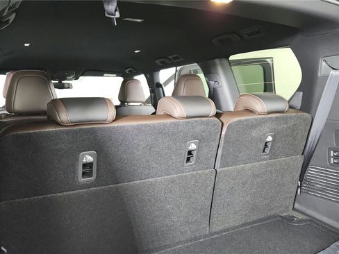 Certified 2025 Nissan Armada SL w/ Captain's Chari Seat Package AWD/4WD image 20