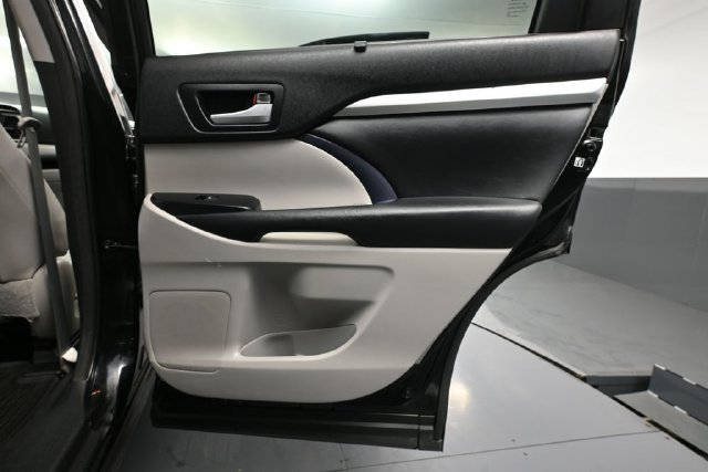 Used 2015 Toyota Highlander XLE AWD/4WD image 37