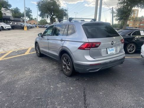 Used 2022 Volkswagen Tiguan SE FWD image 3