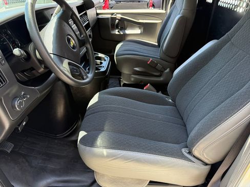 Used 2025 Chevrolet Express 2500 w/ Driver Convenience Package RWD image 3