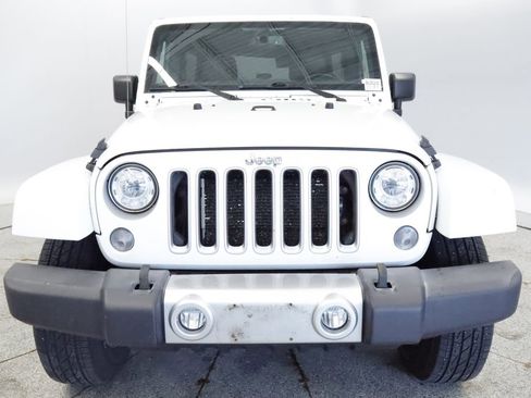 Used 2017 Jeep Wrangler Unlimited Sahara w/ Connectivity Group AWD/4WD image 12