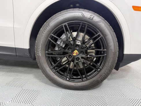 Certified 2024 Porsche Cayenne AWD/4WD image 13