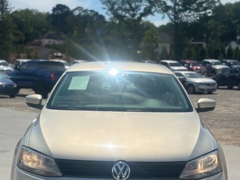 Used 2012 Volkswagen Jetta SE FWD image 2