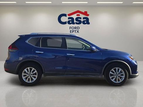 Used 2020 Nissan Rogue SV image 2