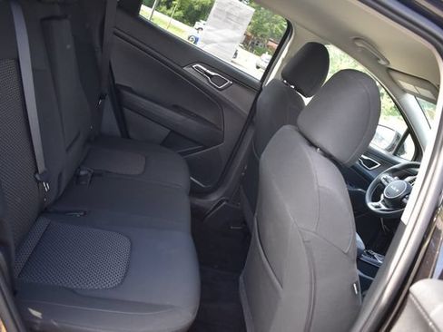 Used 2023 Kia Sportage LX AWD/4WD image 13