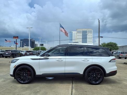 Certified 2025 Lincoln Aviator 2WD image 23