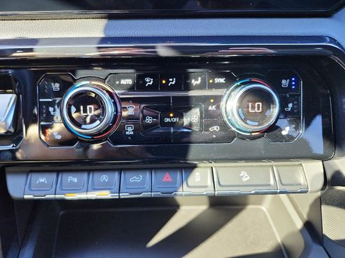 Used 2024 GMC Sierra 1500 AT4 w/ Technology Package image 19