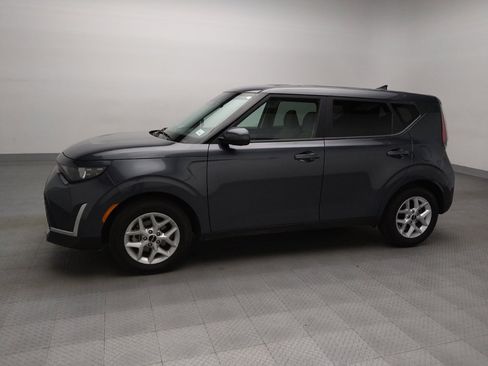 Used 2025 Kia Soul LX image 2