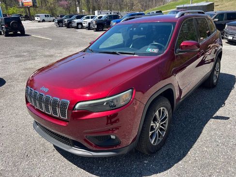 Used 2019 Jeep Cherokee Latitude Plus w/ Cold Weather Group image 2