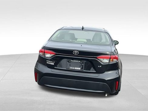 Used 2021 Toyota Corolla LE image 6