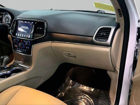 Used 2021 Jeep Grand Cherokee Limited AWD/4WD image 19