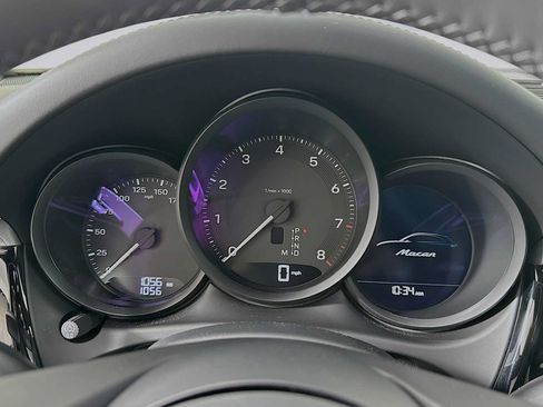 Certified 2026 Porsche Macan AWD/4WD image 15