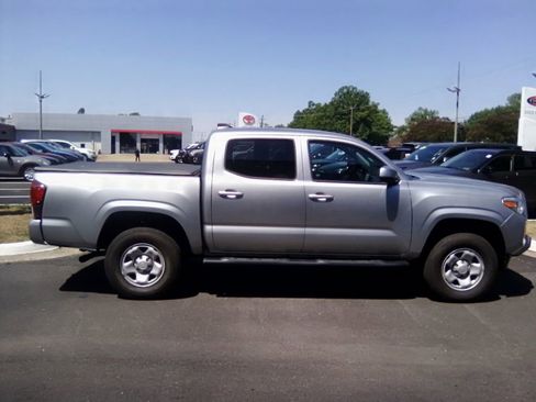 Used 2023 Toyota Tacoma SR AWD/4WD image 2