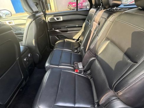 Used 2020 Ford Explorer XLT w/ Equipment Group 202A RWD image 16