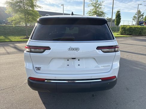 Used 2025 Jeep Grand Cherokee L Laredo image 8