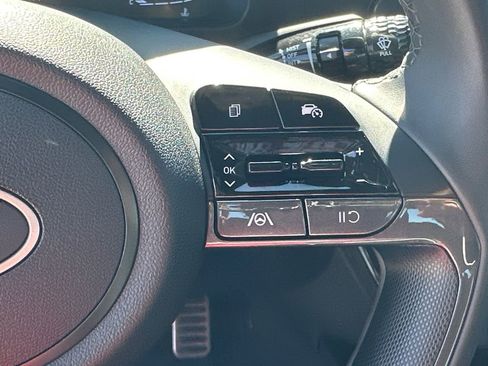 Used 2025 Hyundai Elantra Sport image 25